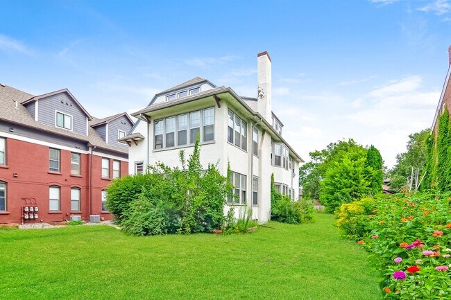 Building Photo - 509 6th St SE