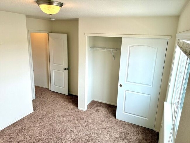 Building Photo - Beautiful 4 Bedroom Two-Story Home in Windsor!