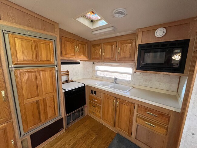 Building Photo - One Bedroom Trailer in Deer Valley - All u...