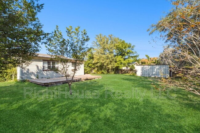 Building Photo - 40542 W 3rd Ave