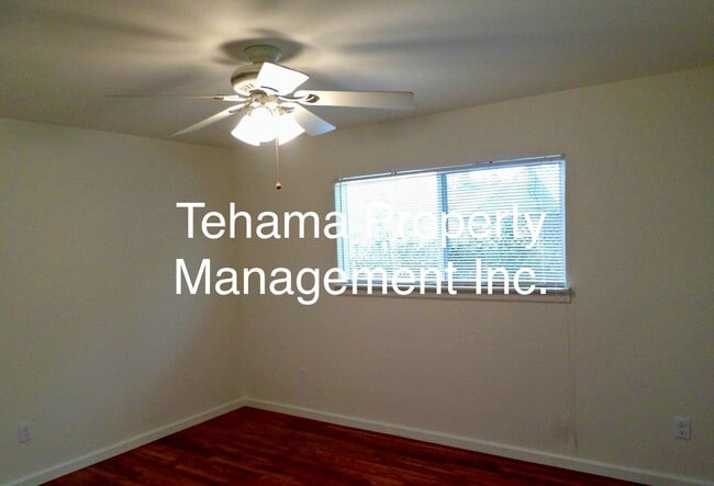 Building Photo - Charming 3 bedroom 1 bath with spacious bo...