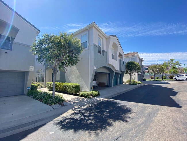 Building Photo - FURNISHED Mission Valley TOWNHOME! Enjoy S...