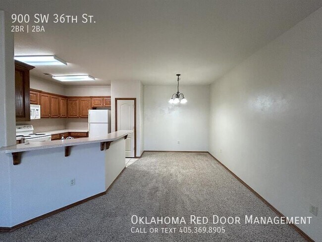 Building Photo - 900 SW 36th St