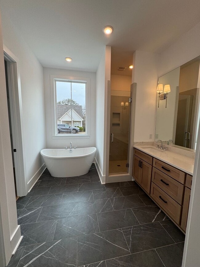 Building Photo - Belmont 1217