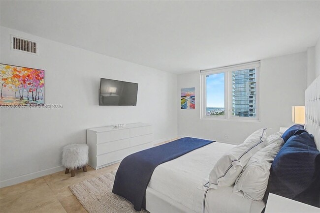 Building Photo - 2301 Collins Ave