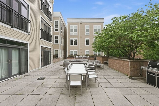 Building Photo - Experience modern living in this beautifully appointed junior one-bedroom/studio featuring an ope...