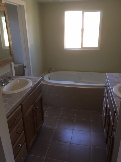Building Photo - 33037 Agua Dulce Canyon Rd