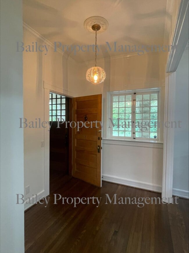 Building Photo - 2541 Cherokee Pkwy