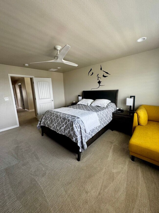 Building Photo - Stunning 5 Bedroom Home in Cordera with access to Community center with pool