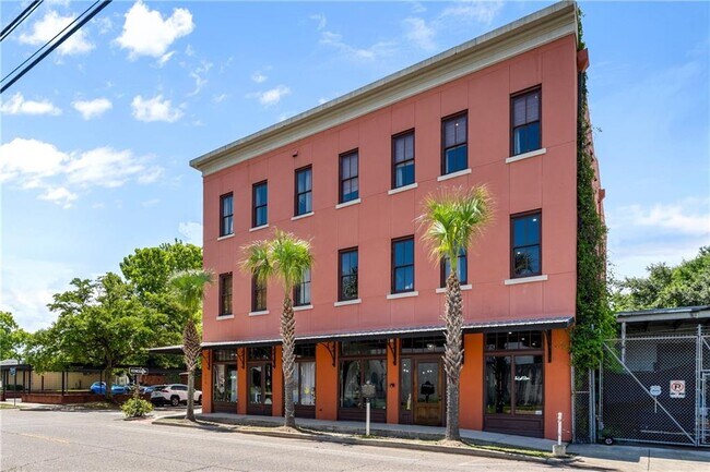 Building Photo - 558 St Francis St