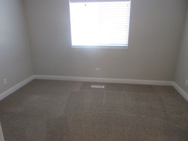 Building Photo - ** Move-in Discount ** 3 bed 2.5 bath - Newer townhome in the heart of Cedar City