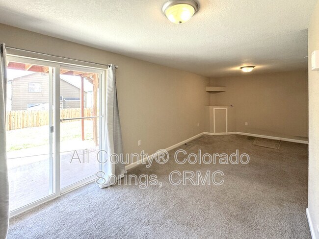 Building Photo - 5048 Weaver Dr