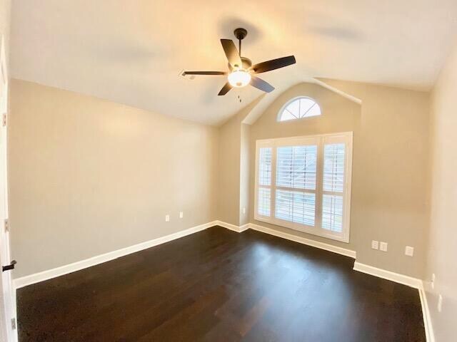 Building Photo - 213 Parkwood Cir