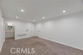 Building Photo - 525 N Sycamore Ave