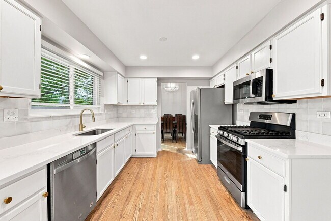 Building Photo - 2052 Shady Grove Ct