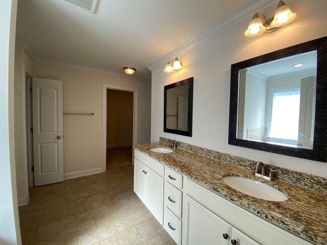 Building Photo - 5BR + # Full Bath Home in The Retreat at B...