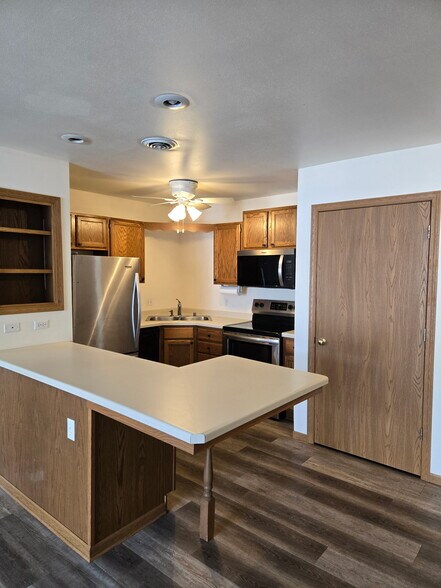 Building Photo - 572 Athletic Way