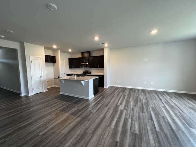 Building Photo - Lennar 3 bedroom townhouse with luxury vinyl plank floor in Ellis walk community