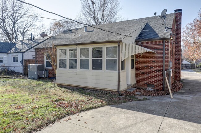 Building Photo - FOR LEASE | Tulsa | 2 Bed, 1 Bath Home - $...