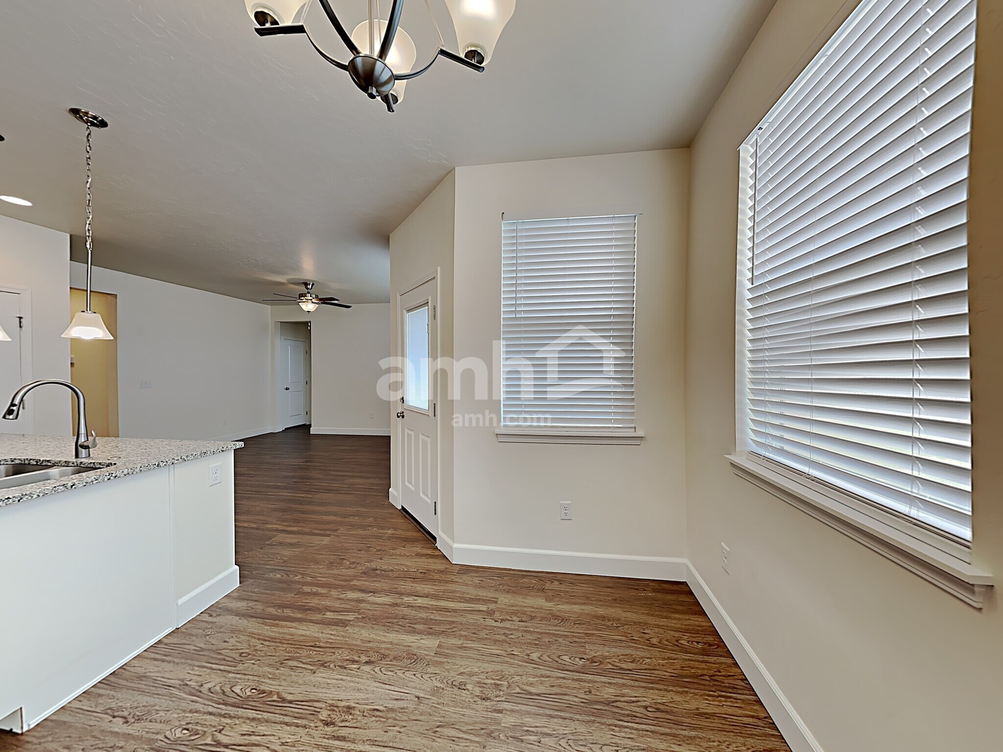 Building Photo - 280 E Sicily Dr