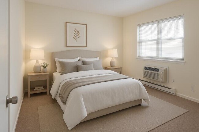 Building Photo - Freehold In-Town Commons