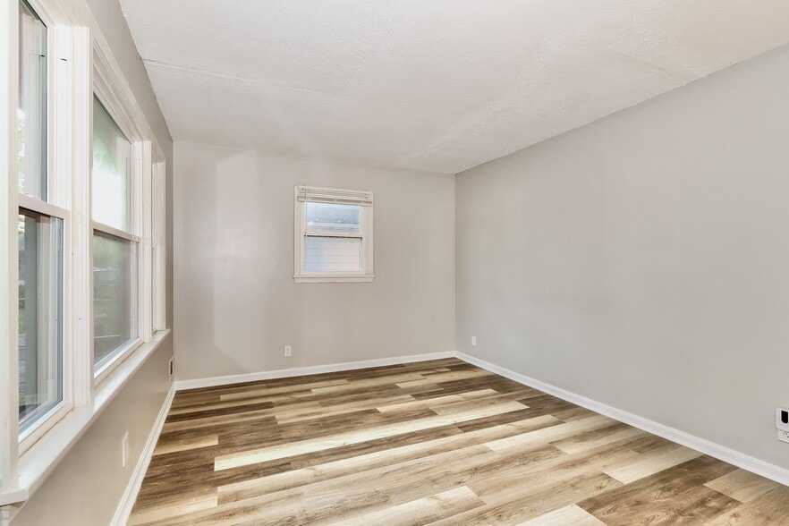 Building Photo - 2309 Dexter Ave