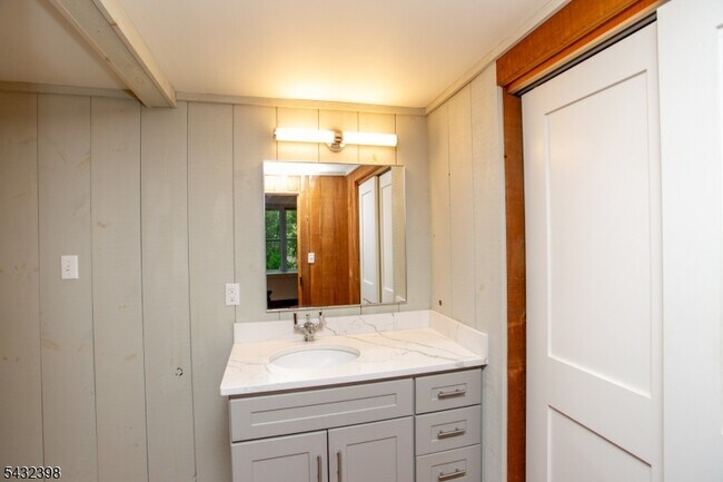 Building Photo - 54 Coryell St