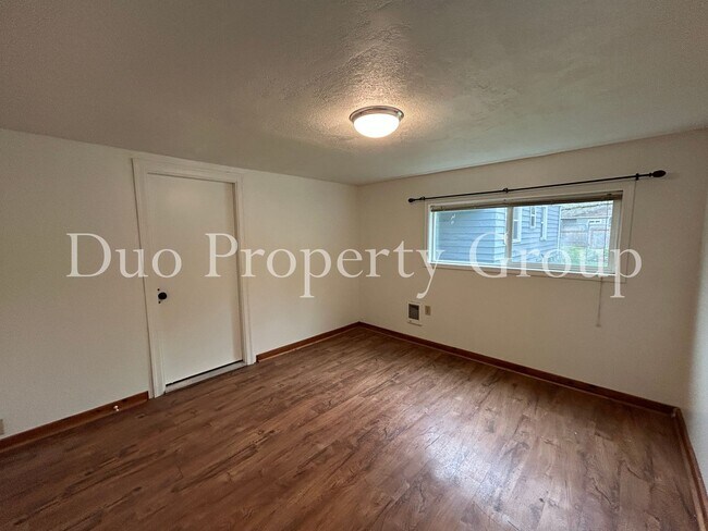 Building Photo - 13th &amp; Chambers