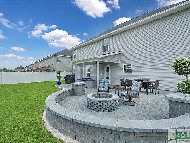 Building Photo - 4 bedroom beautiful home available August 10!!