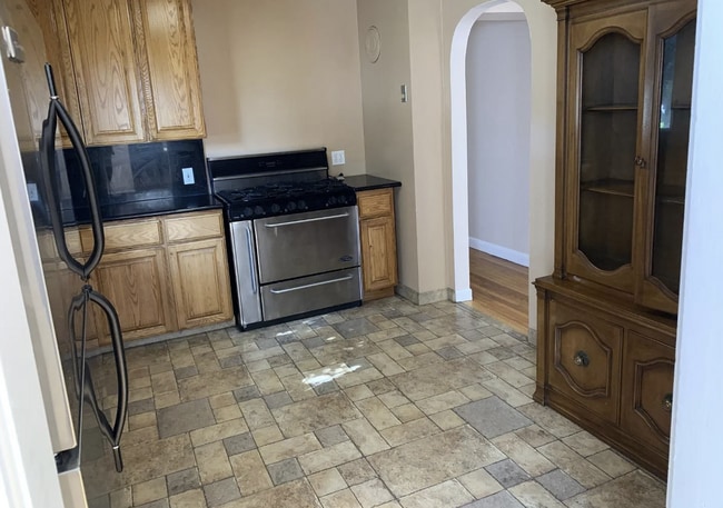 Building Photo - 500 87th St