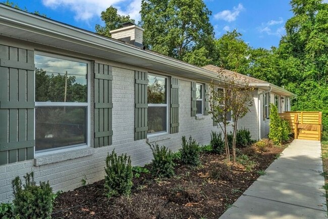 Building Photo - Secluded Remodeled Madison House