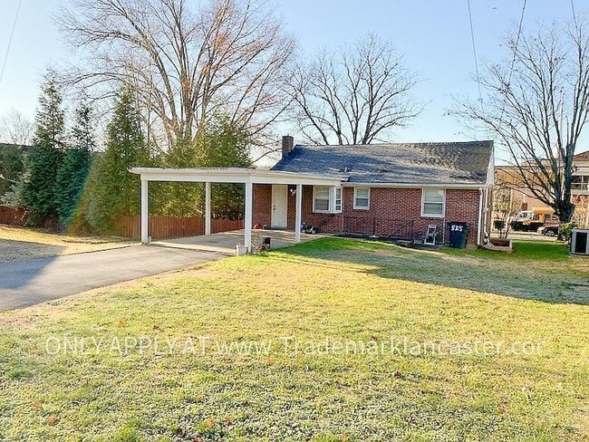 Building Photo - 525 Hilton Dr