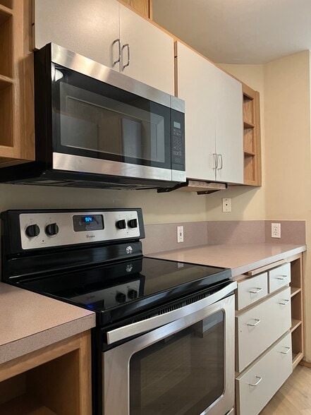 Building Photo - 727 N 85th St