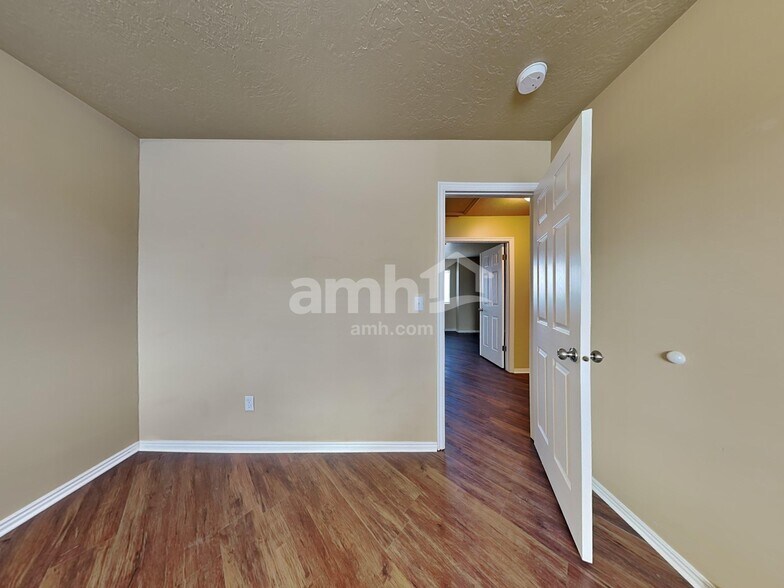 Building Photo - 8706 S Pebble Crest Way