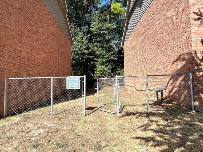 Building Photo - 2402 Sycamore Ave