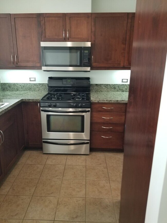 Building Photo - Downtown  1-Bed plus Loft 1bath 1 parking - Steps to Petco Park