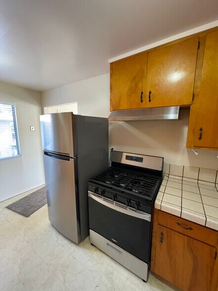 Kitchen, new appliances - 226 E J St
