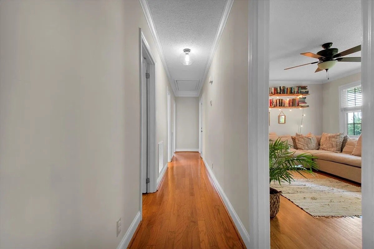 Building Photo - 120 Echo Ln