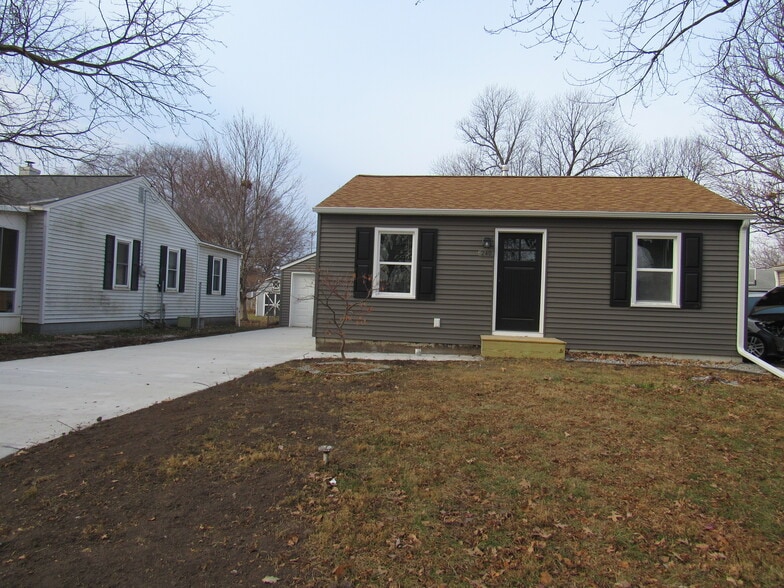 Primary Photo - 240 5th St E