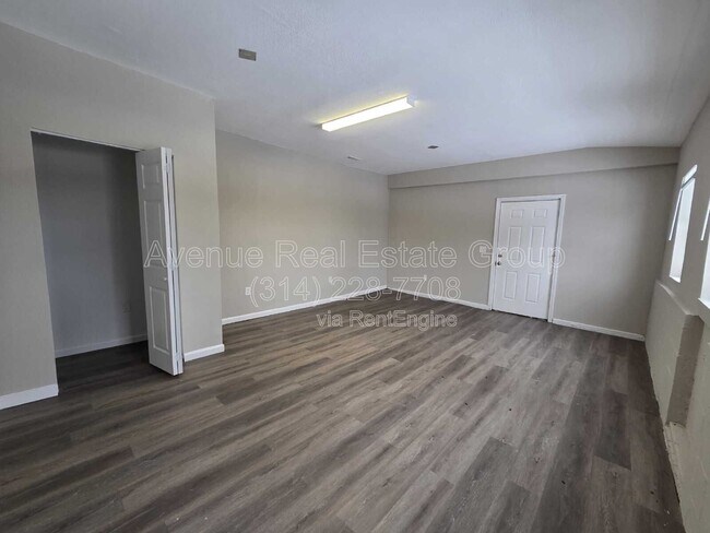 Building Photo - 1131 N Florissant Rd