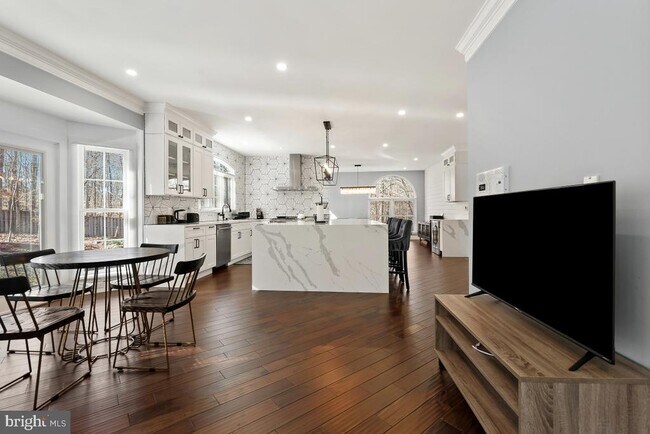 Building Photo - 6355 Highgrove Park Ct