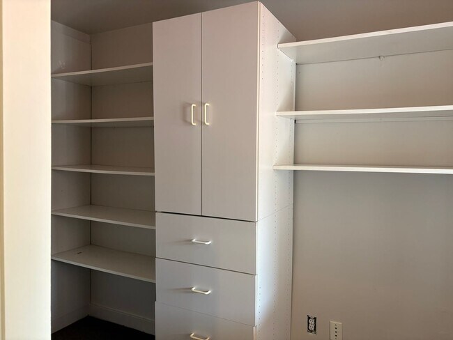 Building Photo - Lovely 2 bedrooms and 1 bathroom beach cottage in San Pedro