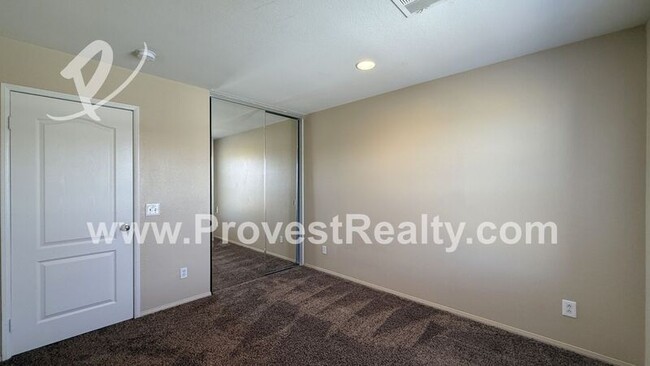 Building Photo - 9495 Apricot Ct