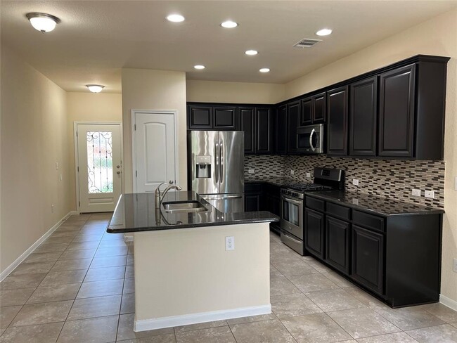 Building Photo - 5817 Scenic Lake Dr