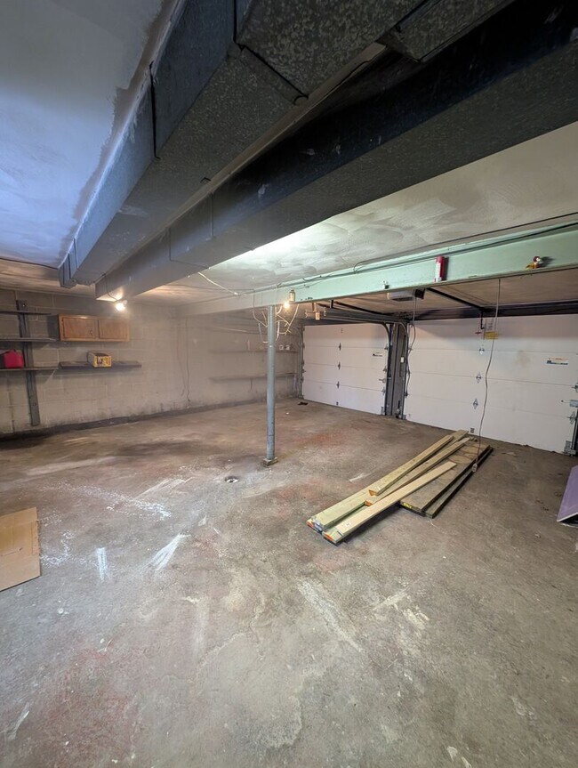 Building Photo - 3 Bed, 1.5 Bath Home in Penn Hills-- Available NOW!