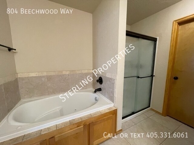 Building Photo - 804 Beechwood Way