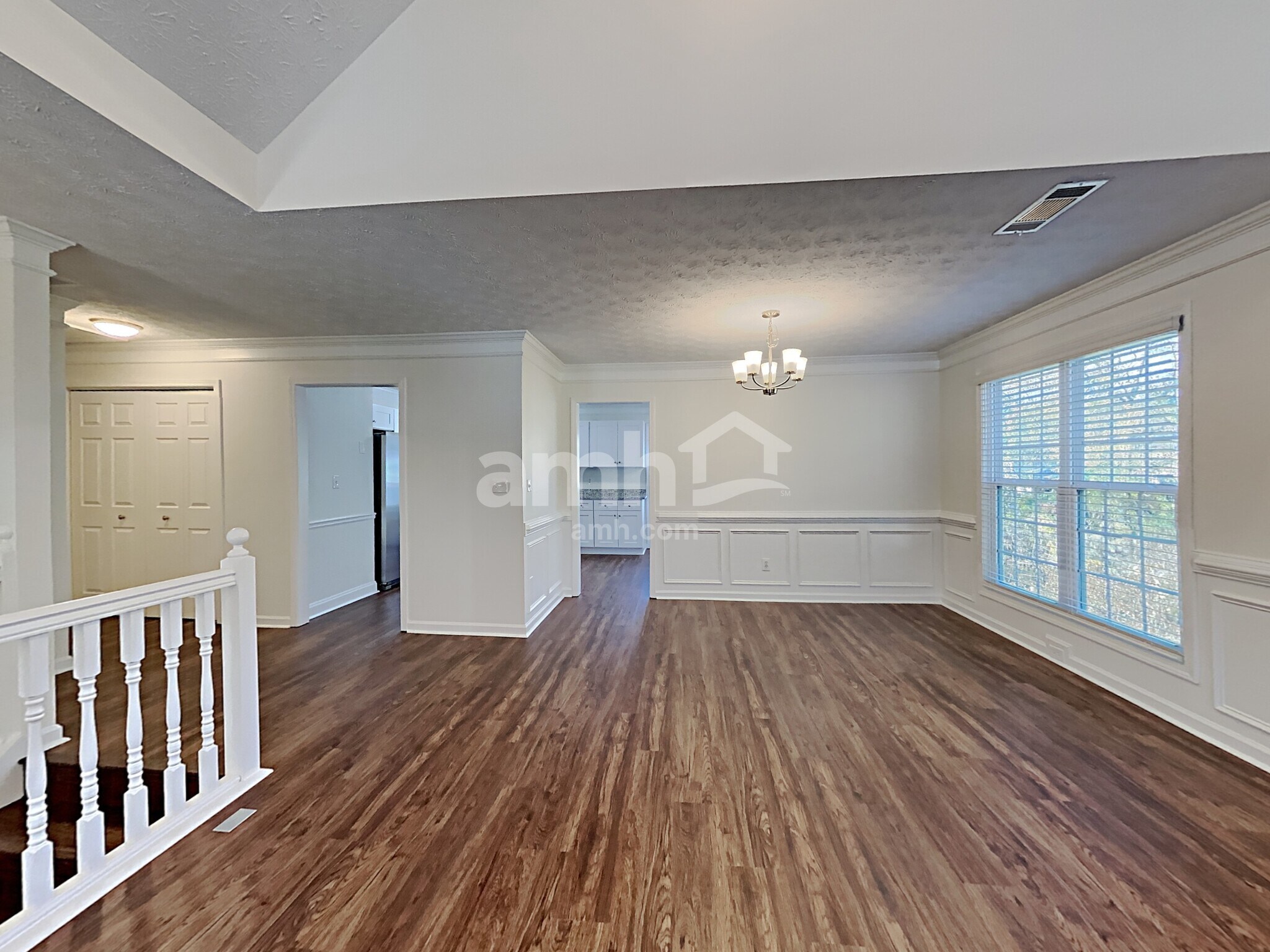 Building Photo - 1772 N Oak Dr