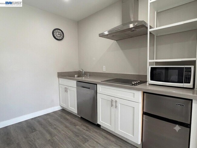 Building Photo - 40143 Spady St