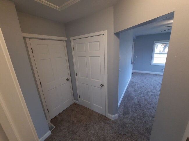 Building Photo - 2 Bedroom 1 Bathroom