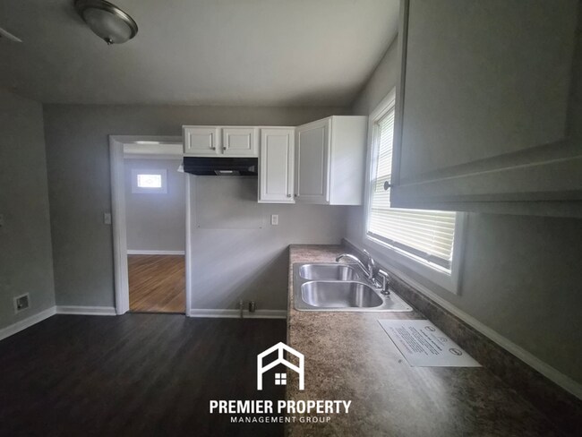 Building Photo - Charming 3BR/1.5BA in West Huntsville | Hardwood Floors Throughout & Fenced Yard